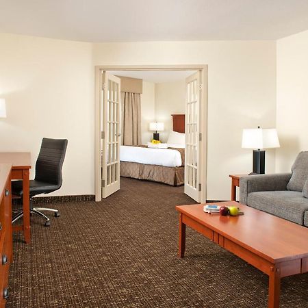 Gold Eagle Lodge Северен Батълфорд Екстериор снимка