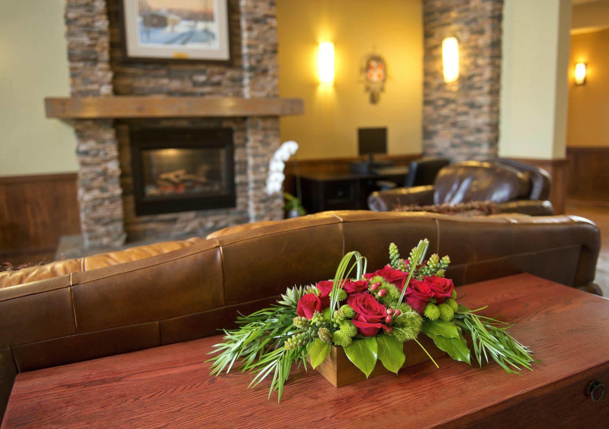 Gold Eagle Lodge Северен Батълфорд Екстериор снимка