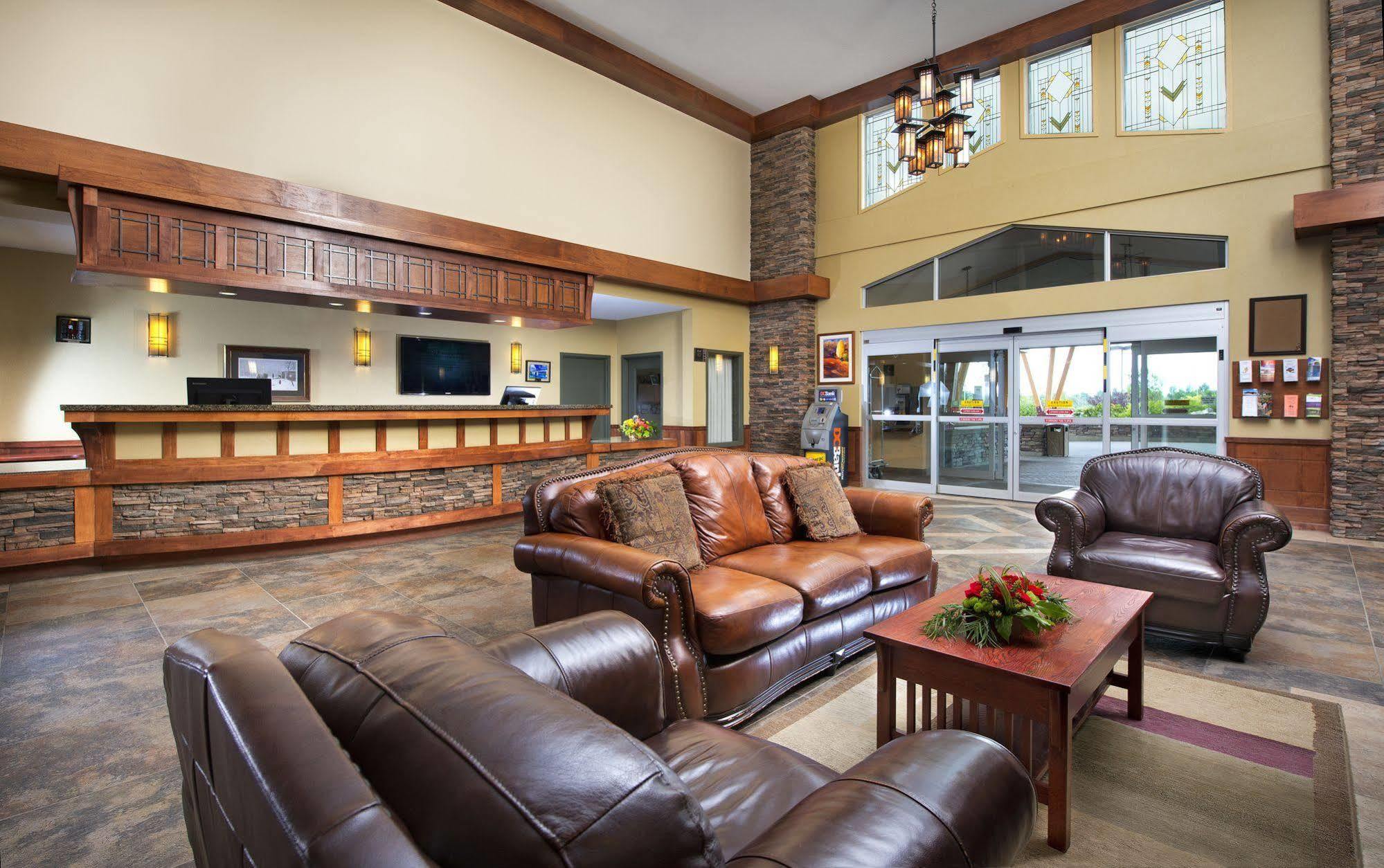 Gold Eagle Lodge Северен Батълфорд Екстериор снимка