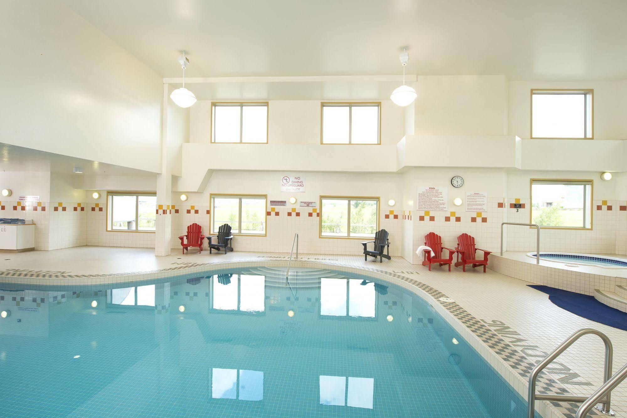 Gold Eagle Lodge Северен Батълфорд Екстериор снимка
